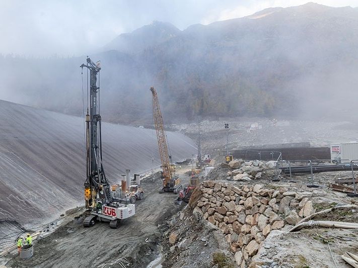 Alpiner Spezialtiefbau am Wurtenspeicher mit Liebherr-Maschinen Alpiner Spezialtiefbau am Wurtenspeicher mit Liebherr-Maschinen