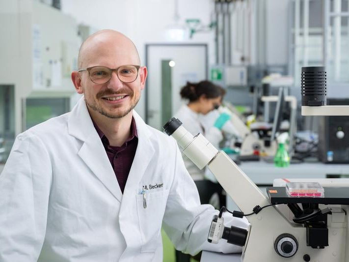 Prof. Dr. Michael Becker vom Fachbereich Chemie- und Biotechnologie der Hochschule Darmstadt