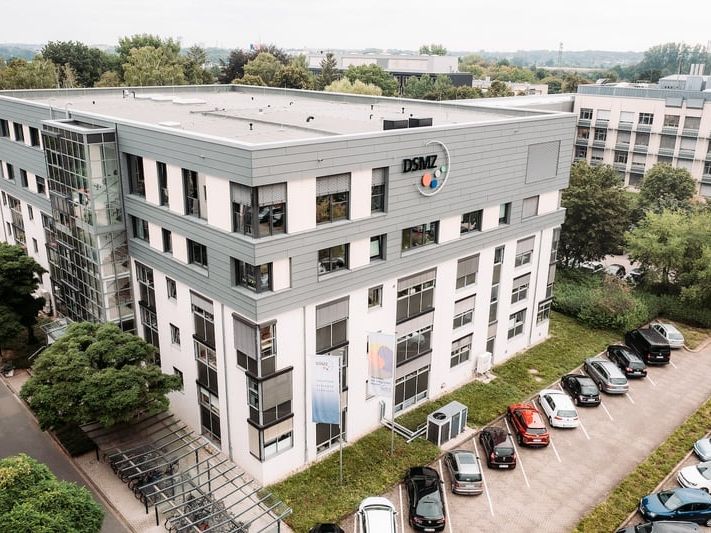 Hauptgebäude des Leibniz-Instituts DSMZ auf dem Science Campus Braunschweig-Süd