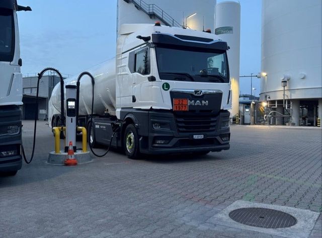 Nutzfahrzeuge: Vier neue E-Trucks für Hoyer Nutzfahrzeuge: Vier neue E-Trucks für Hoyer