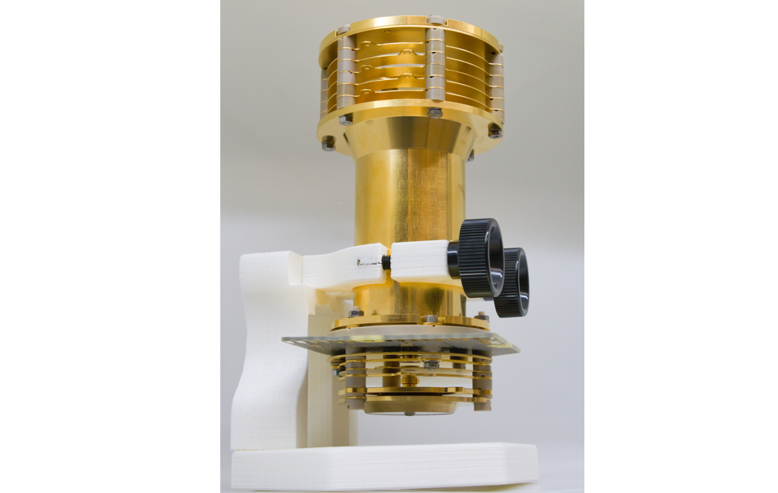 Laser-Massenspektrometer miniaturisiertes Laser-Massenspektrometer, das an der Universität Bern entwickelt und gebaut wurde.