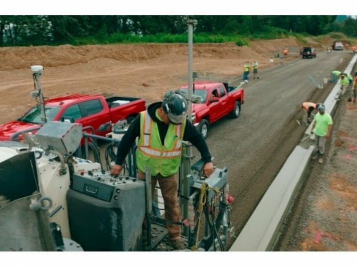 Wirtgen SP 15i Gleitschalungsfertiger beschleunigt Betoneinbau in Oregon