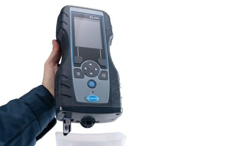 portabler Parallel-Analysator (PPA) SL250 von Hach Lange zur Bestimmung zahlreicher Parameter der Wasserqualität bestimmen
