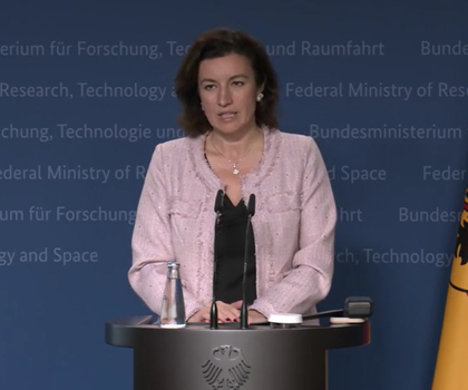 Bundesministerin Dorothee Bär bei der Pressekonferenz zur Vorstellung der Hightechagenda Deutschland. Bundesministerin Dorothee Bär bei der Pressekonferenz zur Vorstellung der Hightechagenda Deutschland.