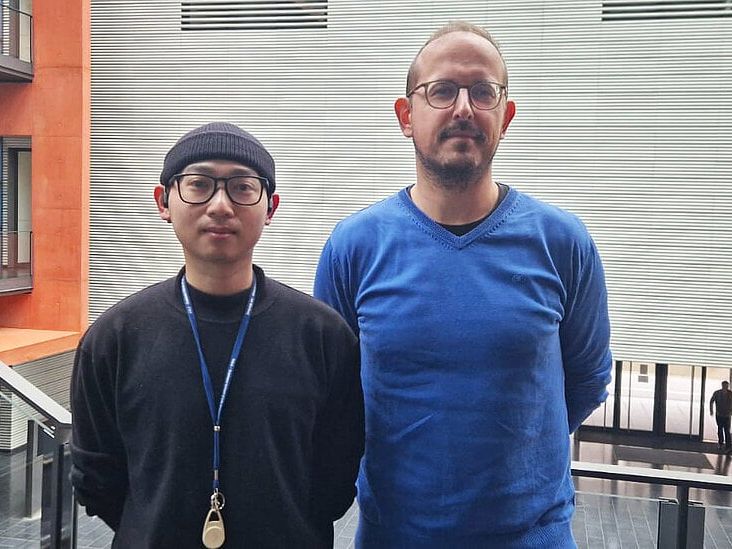 Pedro Friedmann Angeli (rechts) zusammen mit Erstautor Zhiyi Chen Das Foto zeigt den Zellbiologen Pedro Friedmann Angeli (rechts) zusammen mit Erstautor Zhiyi Chen.