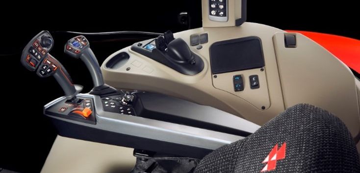 Für die neue Traktorengeneration des zur ACGO Group gehörenden Landmaschinen-Herstellers Massey Ferguson hat RAFI ein multifunktionales Armrest-Bediensystem entwickelt. Modulare Armrest-Bedienung in zwölf Ausbaustufen