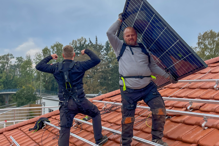hTRIUS bringt das BionicBack Exoskelett in die Solar- und Photovoltaikbranche hTRIUS bringt das BionicBack Exoskelett in die Solar- und Photovoltaikbranche