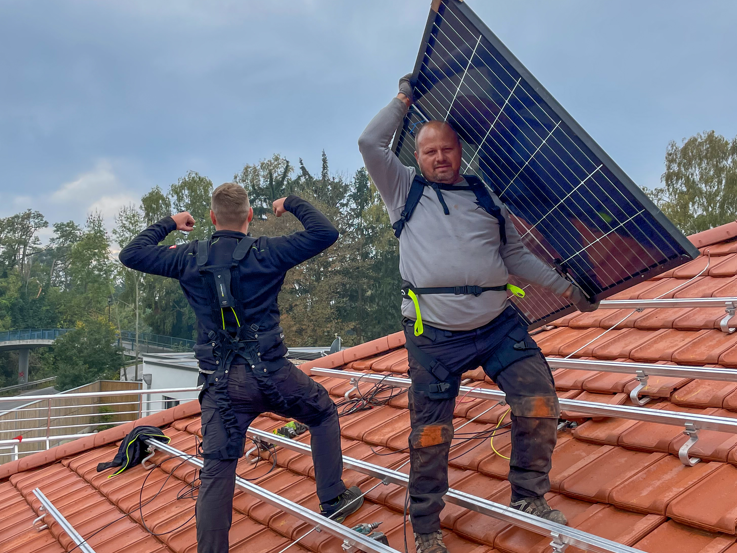 hTRIUS bringt das BionicBack Exoskelett in die Solar- und Photovoltaikbranche hTRIUS bringt das BionicBack Exoskelett in die Solar- und Photovoltaikbranche