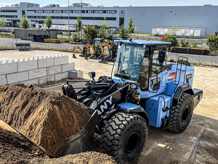 Ein Highlight des Messeauftritts war der elektrische Radlader SW956E, der stellvertretend für die nächste Generation elektrischer Großmaschinen steht.