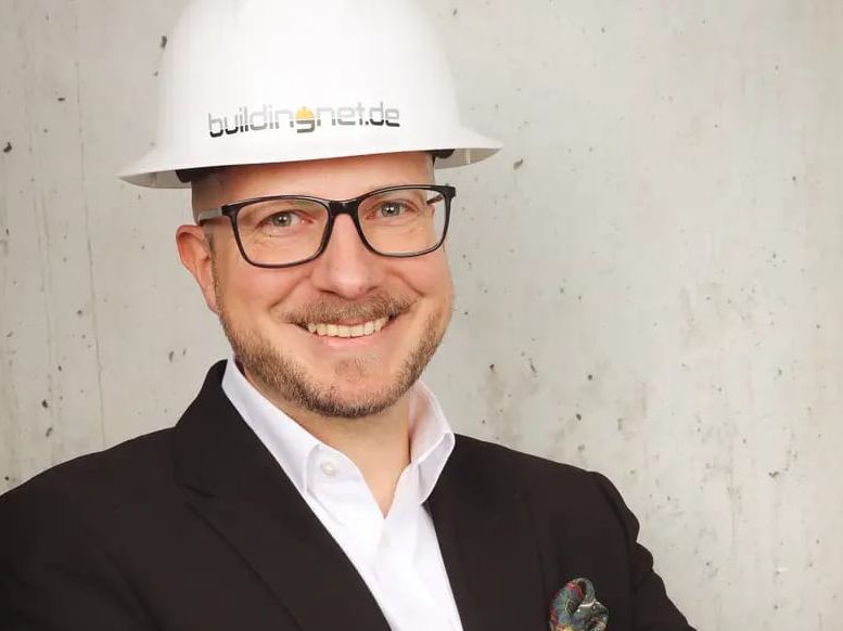 Baugewerbe-Chefredakteur Kai Ingmar Link lächelt in die Kamera