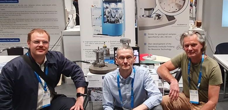 Halter für die geologische Probenpräparation wird auf der europäischen Leitmesse für Geowissenschaften EGU in Wien präsentiert Halter für die geologische Probenpräparation wird auf der europäischen Leitmesse für Geowissenschaften EGU in Wien präsentiert