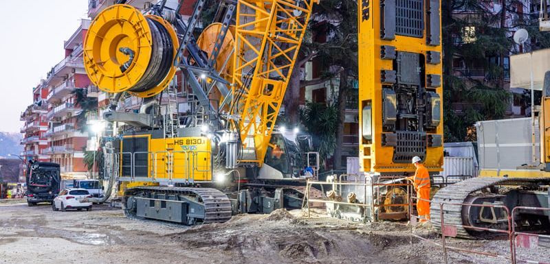 Der Liebherr-Hydroseilbagger HS 8130.1 im Einsatz bei Neapel