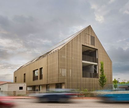 Kalzip: Mäanderfassade Flex Form