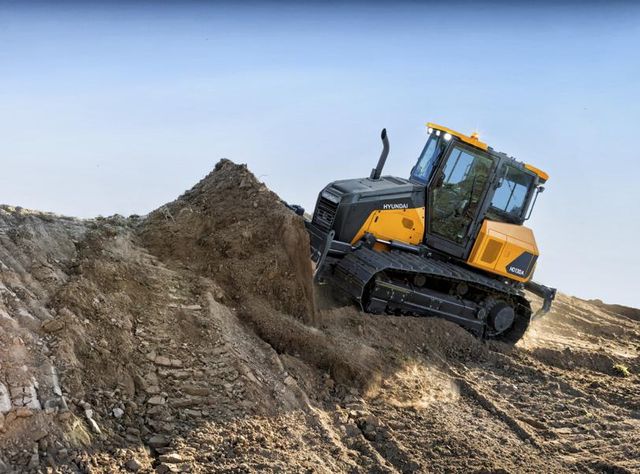 Planierraupe HD130A von Hyundai im Einsatz