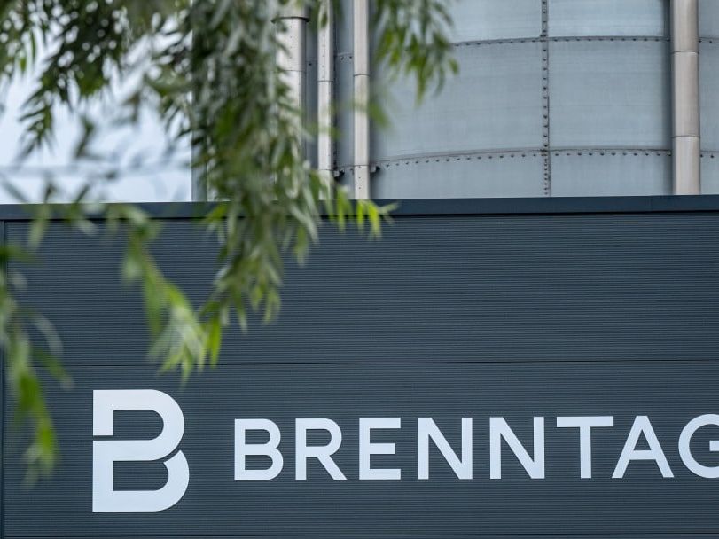 Brenntag Logo am Firmensitz