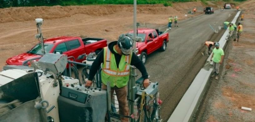 Wirtgen SP 15i Gleitschalungsfertiger beschleunigt Betoneinbau in Oregon