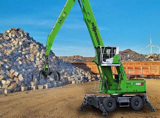 Sennebogen mit neuem Bagger aus CO2-reduziertem Stahl