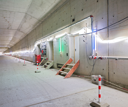 Tunnelbau auf der A81: Zeppelin Rental gewährleistet sichere Fluchtwege