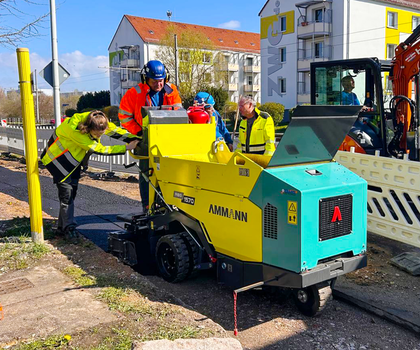 Maschineller Asphalteinbau mit dem Ammann Minifertiger ABG 1570