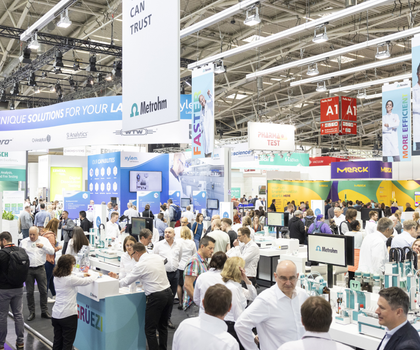 Analytica USA Besucher auf der Messe Analytica