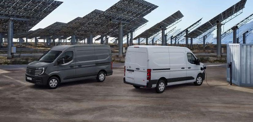 Für vielseitige Transporte - der Nissan Interstar Zwei Nissan Interstar Transporter vor großen Solarpaneelen.