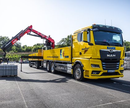 KARST Transporte setzt auf den FASST-Baustoffkran F205S / F225SXP