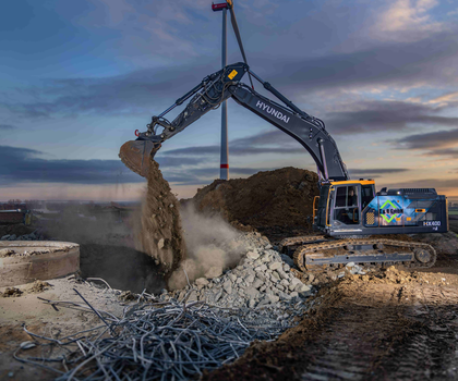 Hyundai HX400 Kettenbagger zerlegt Windkraftanlagen Hyundai HX400 Kettenbagger zerlegt Windkraftanlagen