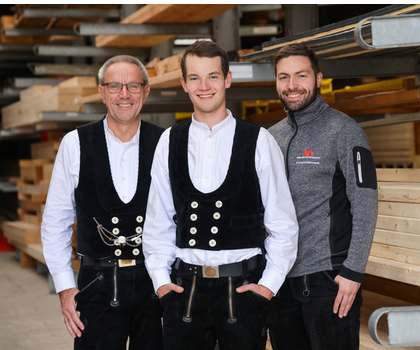 David Pfadler zwischen seinen Chefs Günter (li.) und Christoph Steinmetz David Pfadler zwischen seinen Chefs Günter (li.) und Christoph Steinmetz
