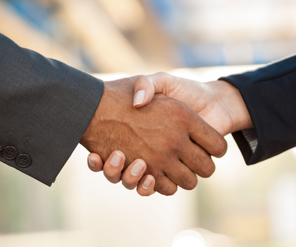 Proalpha acquires Mapex: AI-supported MES platform for SMEs Symbolic image of a handshake