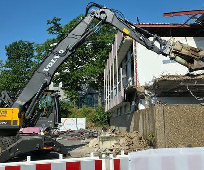 Weltpremiere: Volvo, Husqvarna und Metzner-Recycling realisieren vollelektrischen Rückbau Weltpremiere: Volvo, Husqvarna und Metzner-Recycling realisieren vollelektrischen Rückbau