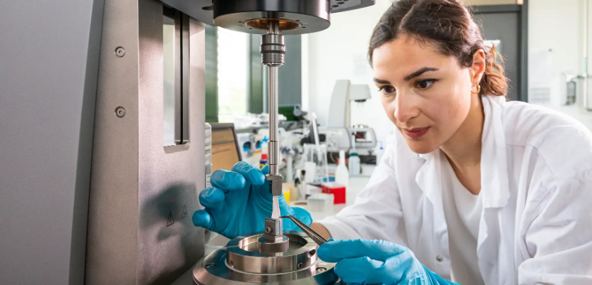 Wissenschaftlerin an der TU München Wissenschaftlerin an der TU München