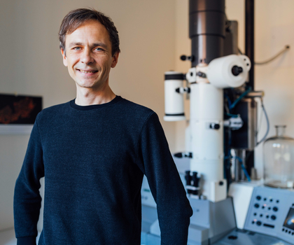 Prof. Dr. Robert Fledrich Das Bild zwiegt Robert Fledrich, Neurowissenschaftler und Professor am Institut für Anatomie der Medizinischen Fakultät der Universität Leipzig