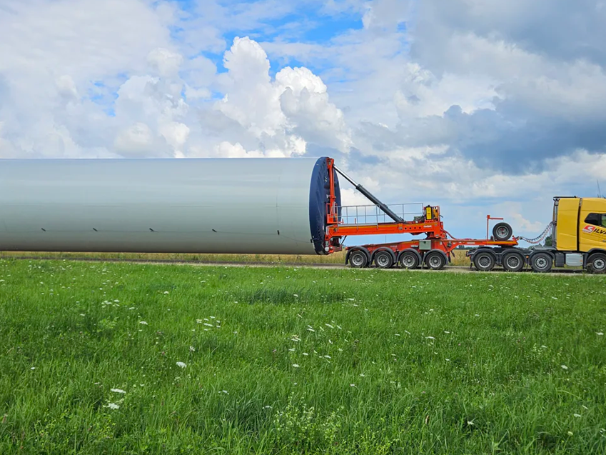 Mega Windmill Trailer XXL von Nooteboom im Praxiseinsatz Mega Windmill Trailer XXL von Nooteboom im Praxiseinsatz