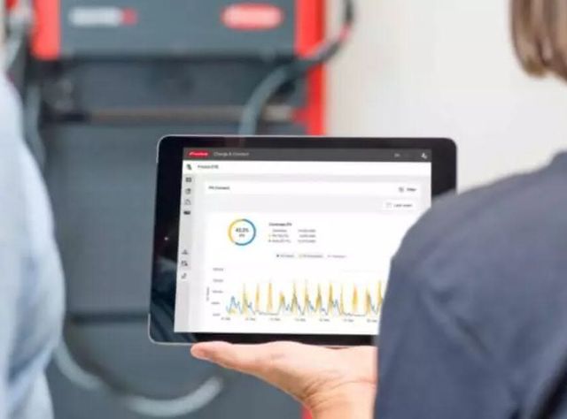 Sustainable charging: Intelligent charging of forklifts with solar energy
