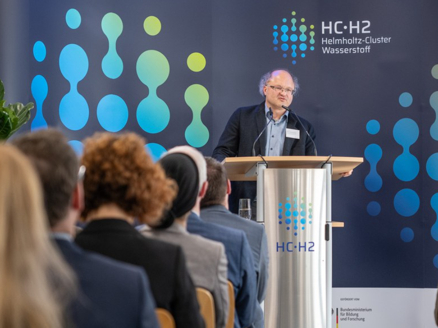 Peter Wasserscheid leitet neuen Institutsbereich am Jülicher Institut für nachhaltige Wasserstoffwirtschaft Prof. Peter Wasserscheid