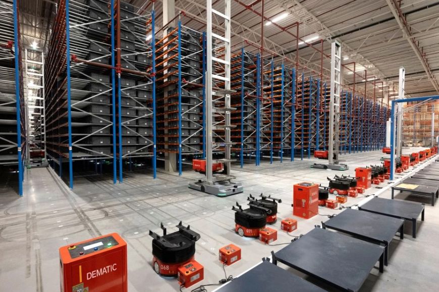 Produkte des Jahres 2025: 1. Platz, Kategorie Projekt des Jahres: Bin-to-Picker AMR Lösung für 3PL Fashion-Anbieter Produkte des Jahres 2025: 1. Platz, Kategorie Projekt des Jahres: Bin-to-Picker AMR Lösung für 3PL Fashion-Anbieter