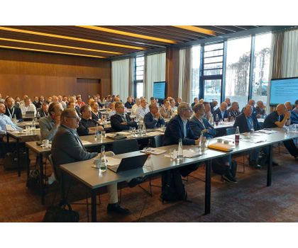 Auf der Konferenz „Infrarotheizung: Wirtschaftlichkeit im Fokus“ Anfang April 2025 zeigten zahlreiche Referenzen das Potenzial von Infrarotheizungen für niedrige Energie- und reduzierte Baukosten bei neuen und sanierten Ein- und Mehrfamilienhäusern. Infrarotheizungen für niedrigere Bau- und Energiekosten