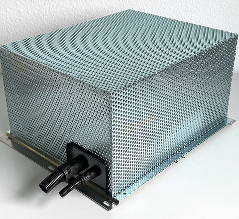 Sicherer Bremswiderstand mit Haube zum Aufsatz auf Schaltschränken.