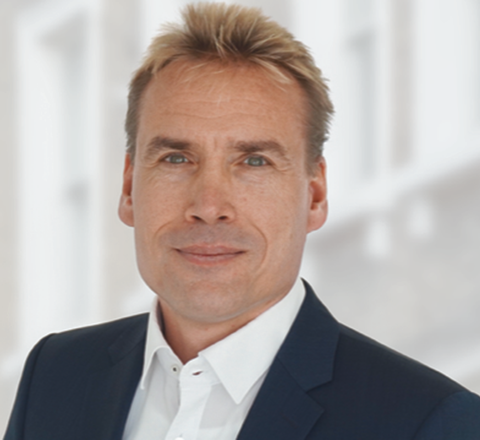 Oliver Roth, Grossenbacher Systeme Der Autor: Oliver Roth ist CEO von Grossenbacher Systeme und der Amalthea Gruppe, zu der unter anderem auch Sabo Mobile IT gehört.