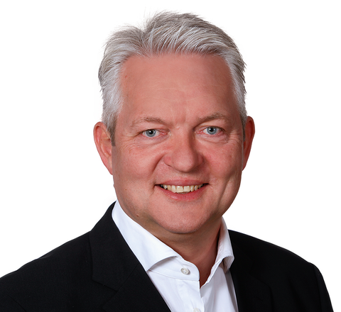 Der Autor: Univ.-Prof. Dr.-Ing. Alexander Verl ist Inhaber der Professur ‚Steuerungstechnik und Mechatronik für Produktionssysteme‘ am Institut für Steuerungstechnik ISW der Universität Stuttgart.