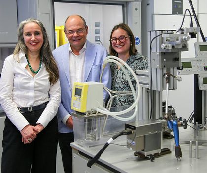 Risiko für Herz-Kreislauf-Erkrankungen: Wie Homocystein die Gefäße der Aorta versteift Oksana Tehlivets, Gerhard Holzapfel und Francesca Bogoni (v.l.)