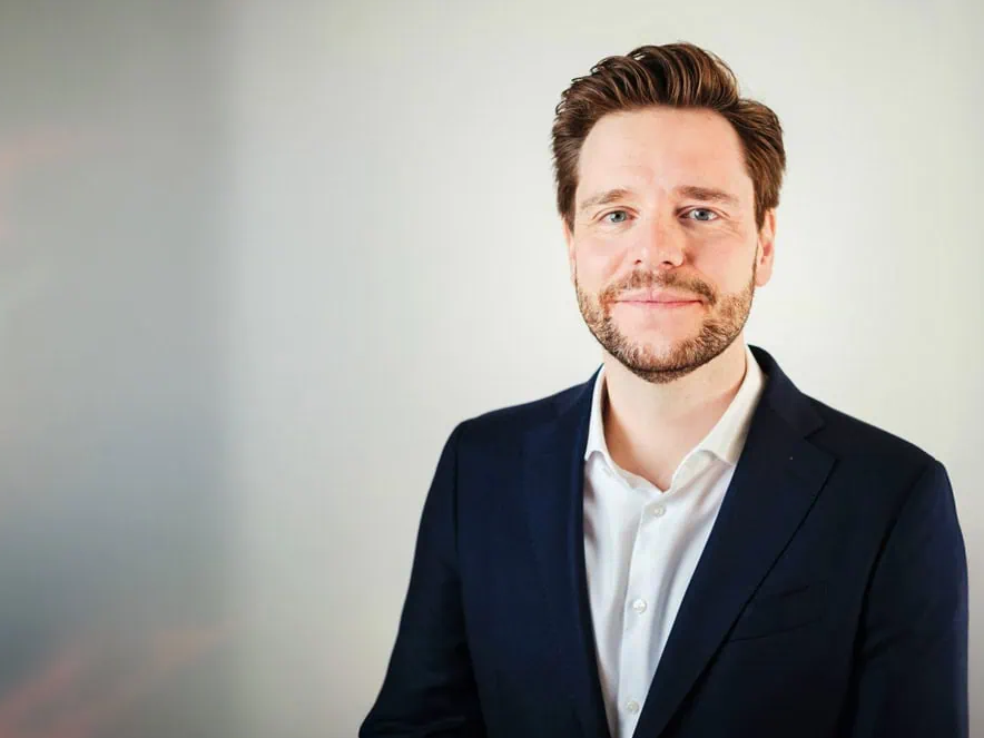 Dr. Soeren Schumacher Dr. Soeren Schumacher