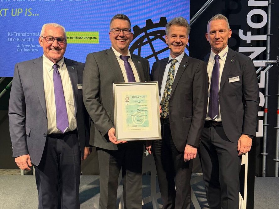 Die Munk Günzburger Steigtechnik belegt erneut den ersten Platz bei der PVH-Wahl im Sortimentsbereich Betriebsausstattung. Die Munk Günzburger Steigtechnik belegt erneut den ersten Platz bei der PVH-Wahl im Sortimentsbereich Betriebsausstattung.