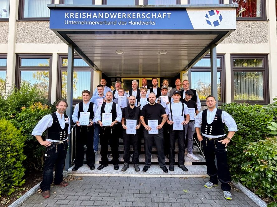 Gesellenbrief für 20 Nachwuchskräfte Gesellenbrief für 20 Nachwuchskräfte