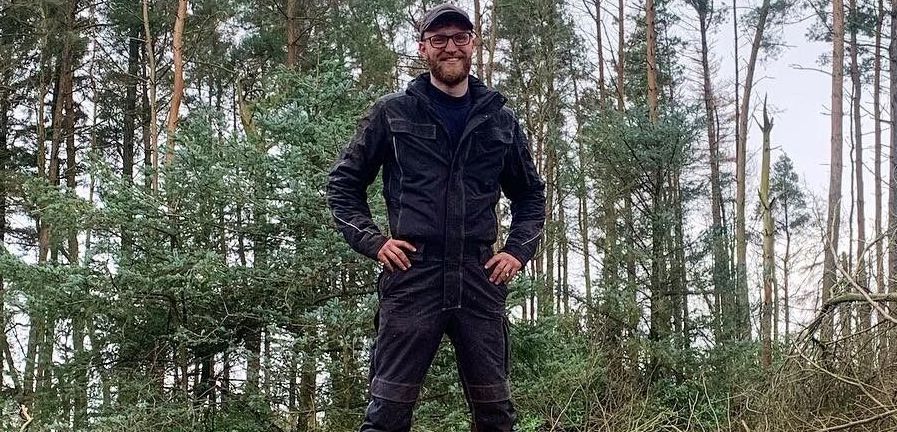 Bevor Joe Baustellen im GaLaBau dominierte, führte ihn sein Weg durch den Pferdesport. Bevor Joe Baustellen im GaLaBau dominierte, führte ihn sein Weg durch den Pferdesport.