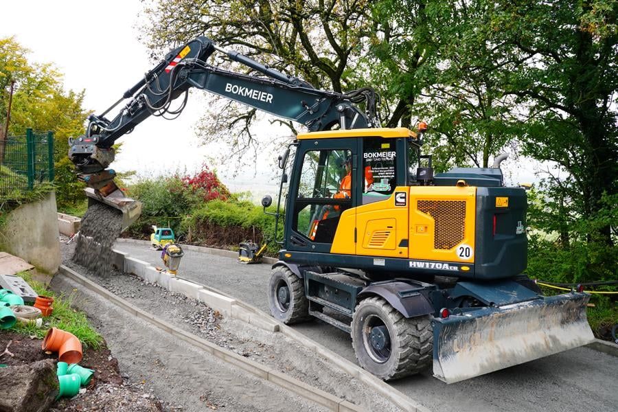 Bokmeier erweitert Maschinenpark um Hyundai Kurzheck-Mobilbagger HW170A CR
