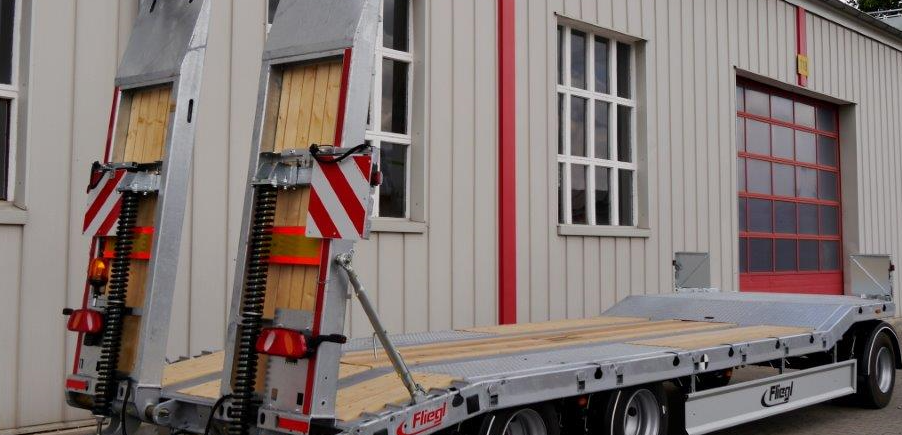 Fliegl Dreiachs-Tiefladeanhänger DTS 300 Fliegl Dreiachs-Tiefladeanhänger DTS 300