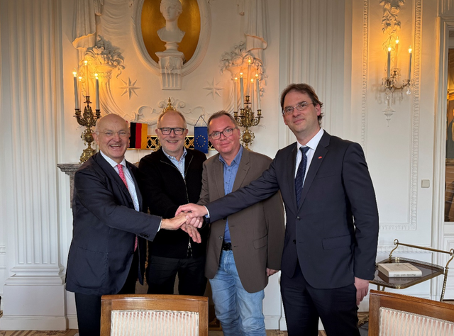 V,l.: Dr. Johann F. Kwizda, Michael Binne, Thilo Binne, Bmstr. Dipl.-Ing. Karl Landl V,l.: Dr. Johann F. Kwizda, Michael Binne, Thilo Binne, Bmstr. Dipl.-Ing. Karl Landl