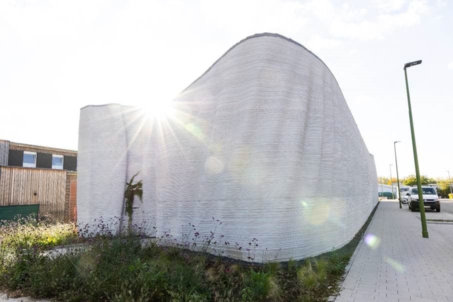 Kostenvorteile durch 3D-Betondruck: PERI erwartet Durchbruch im Jahr 2025 Das 3D-Druck Wavehouse in Heidelberg entstand in Kooperation von Peri und Heidelberg Materials