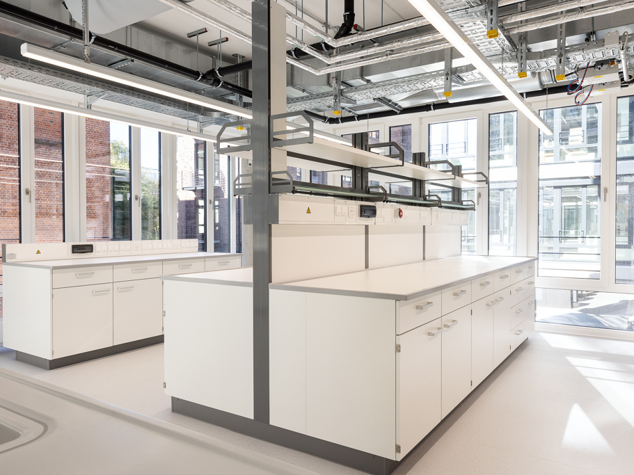 Labor „House of Hair“ der Henkel AG Das „House of Hair“ der Henkel AG, ist ein Labor, welches die Carpus + Partner AG in Hamburg geplant hat.